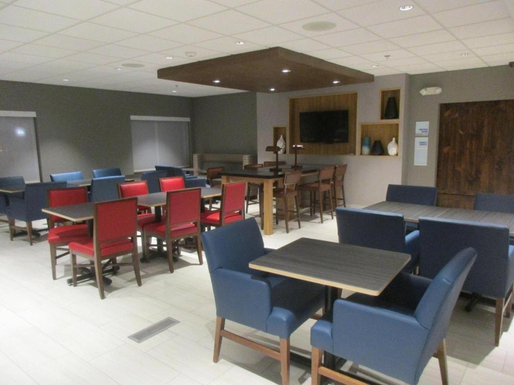 Holiday Inn Express O'Neill By Ihg Buitenkant foto